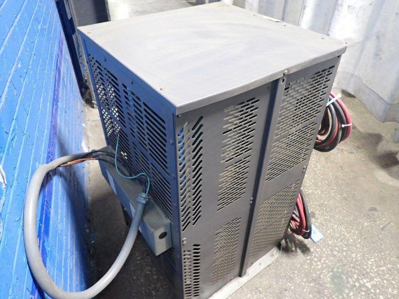 ENERSYS 24 V / 900 AH BATTERY CHARGER   -  EM3-12-900