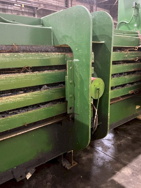 36" X 29" X 30 HP BALEMASTER MODEL #4030G-8 AUTO TIE HORIZONTAL BALER 2007: YOBRO #25000