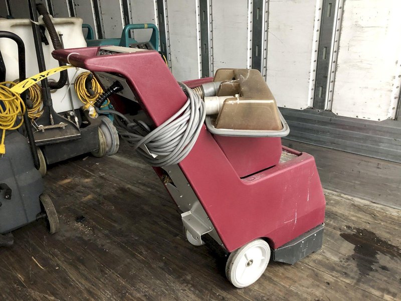 MINUTEMAN AMBASSADOR JR CARPET CLEANER: STOCK #13992