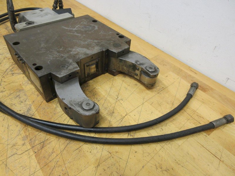 SMW-Autoblok SLU-3 Hydraulic Compact Self Centering Steady Rest- Auction Item