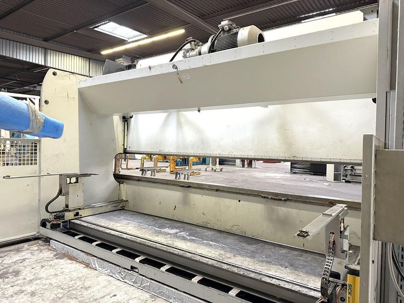 LVD PPEB 220 ton x 6100 mm CNC