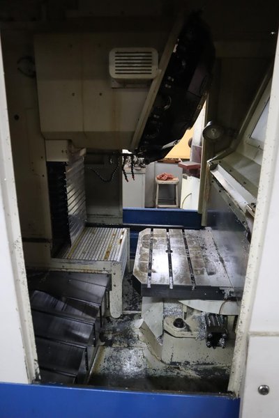 Daewoo Doosan 320/40 CNC Vertical Machining Center with 2 Station Pallet Changer, 12,000 RPM Spindle, 14 Station Rotary Turret, Chip Conveyor- Auction Item
