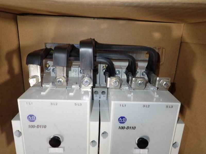 ALLEN BRADLEY CIRCUIT BREAKER  -  100-D110