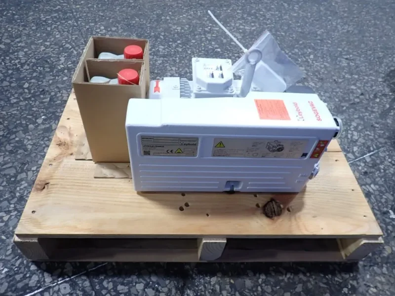LEYBOLD 1.10 KW VACUUM PUMP  -  SV28BI 960273