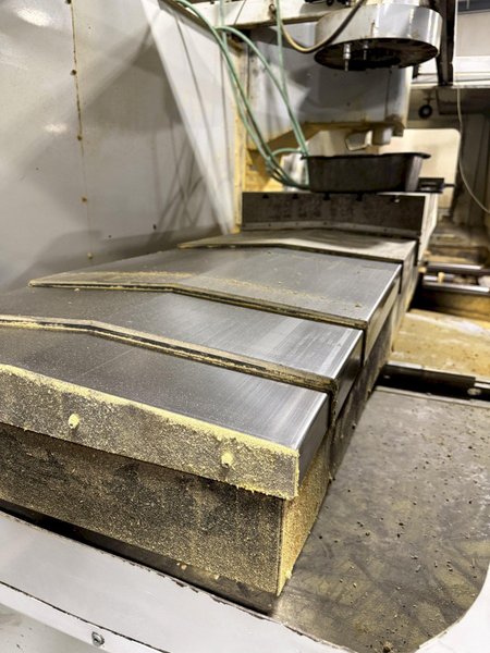 HAAS VF-10 VERTICAL MACHINING CENTER. STOCK # 0325526