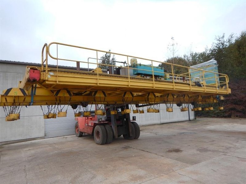Fimec crane with magnetic plate hoist - 15 ton x 12 500 mm