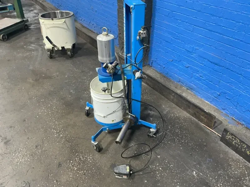 YAMADA 50:1 RATIO AIR-POWERED GREASE PUMP  -  SKR110M50SAL
