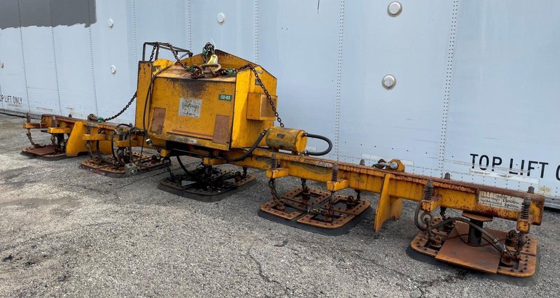 15,000 LBS X 20' UNIVAC MODEL #HG-55 VACUUM SHEET LIFTER. STOCK # 2758