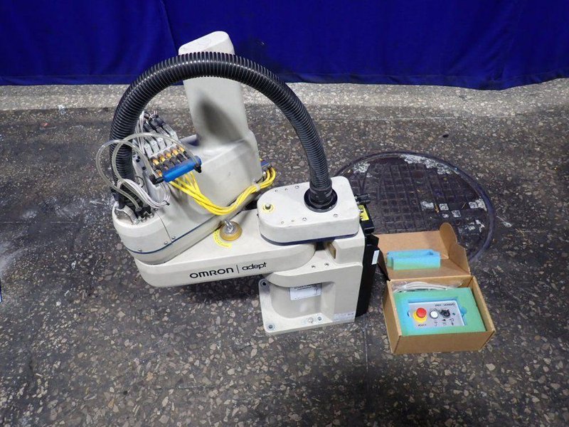 OMRON ADEPT INDUSTRIAL ROBOT   -  ECOBRA 600