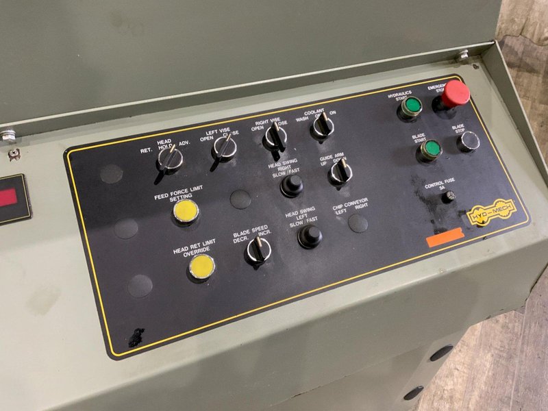 18" X 20" HYDMECH MODEL V 18 VERTICAL BAND SAW: STOCK #81472