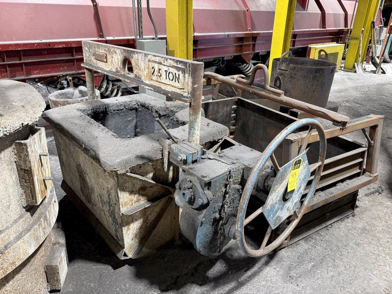 Modern 2.5 ton geared cylindrical ladle
