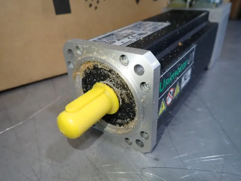 EMERSON SERVO MOTOR  -  067UDC300BACRA