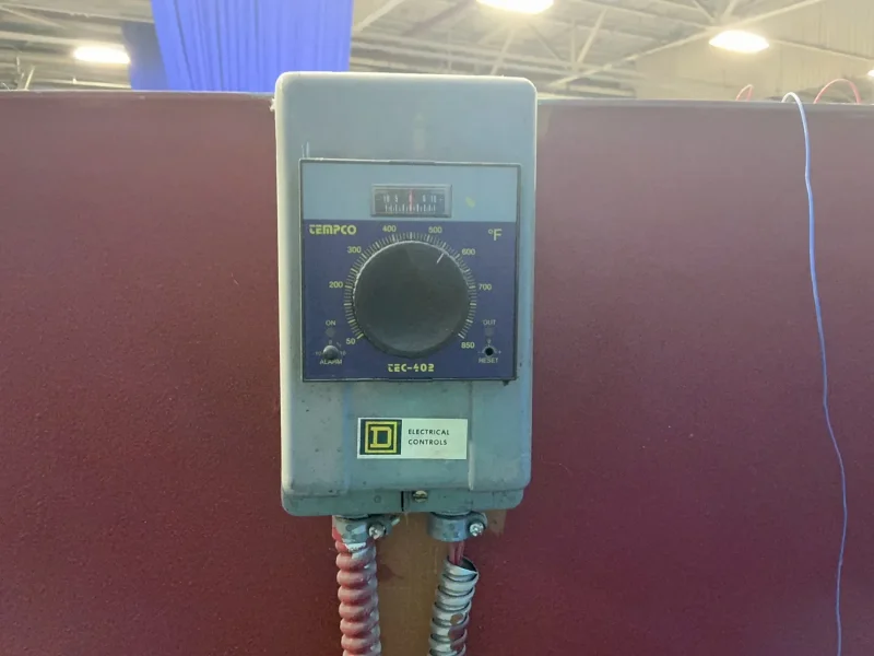BLUE M 650* F / 343* C OVEN  -  P0M-136C-1