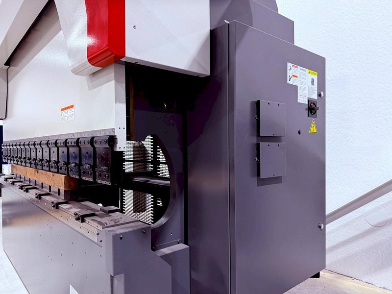 Mitsubishi Diamond BH13530 Dual-Drive Hybrid Press Brake