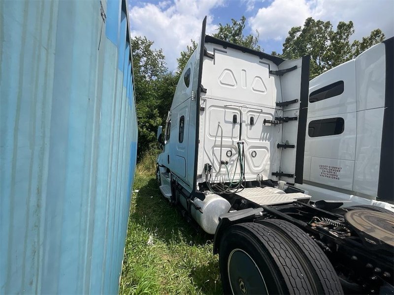 2021 Freightliner Cascadia 1FUJHHDR6MLMJ2151