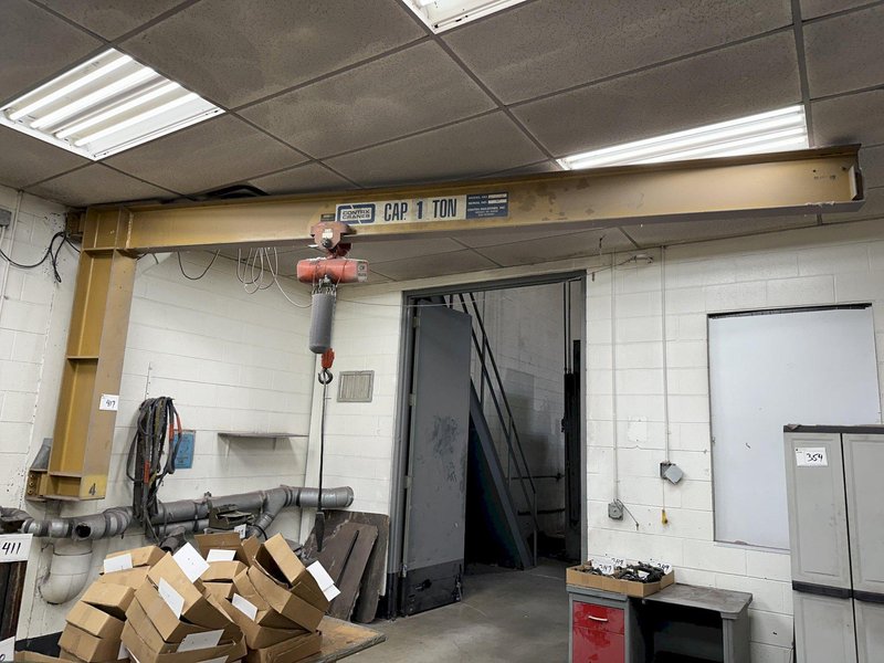 1 TON X 10&#039; ARM CONTRX MODEL #WMCC210 WALL MOUNTED SWING JIB CRANE &amp; 1 TON CM HOIST: STOCK #21826
