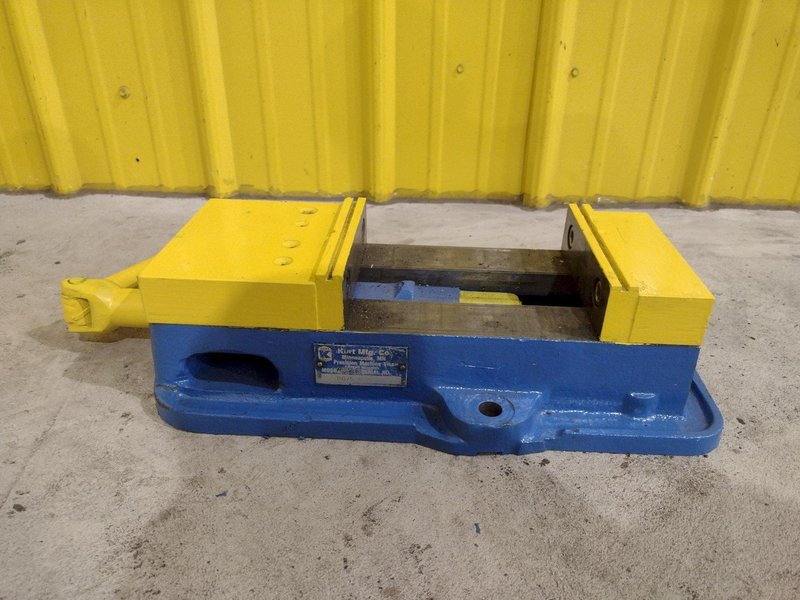 6&quot; KURT MODEL #D675 PRECISION MACHINE VISE W/ SWIVEL HANDLE: STOCK #23447