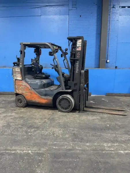 TOYOTA 7000 LBS PROPANE FORKLIFT  -  8FGC35U-BCS