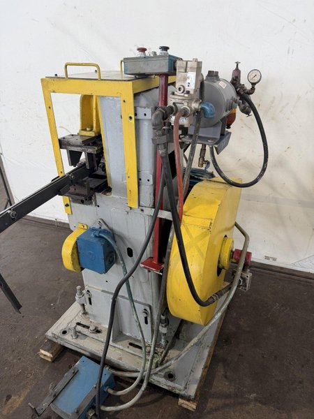 25 TON YODER MODEL P-25 OPEN THROAT CUTOFF PRESS. STOCK # 0436626