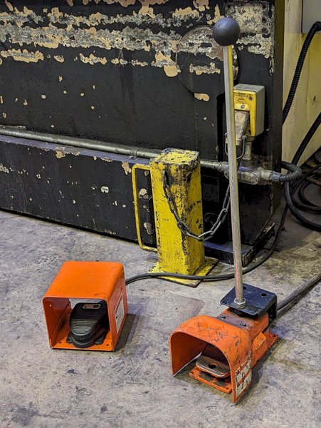 230 TON X 12' PACIFIC MODEL J230-12 HYDRAULIC PRESS BRAKE: STOCK #18531