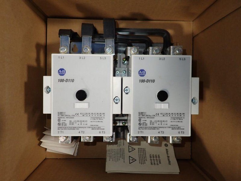 ALLEN BRADLEY CIRCUIT BREAKER  -  100-D110