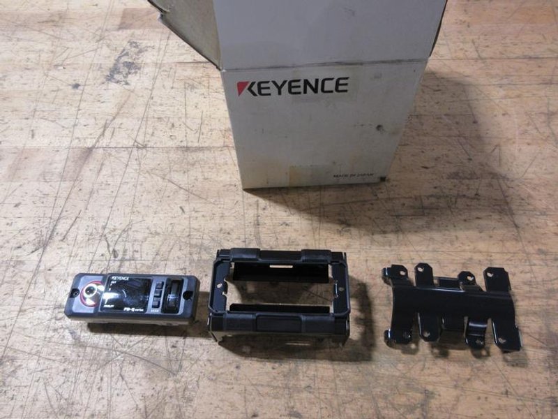 Keyence FD-Q Series Clamp On Flow Sensor, New in Box with Manual- Auction Item