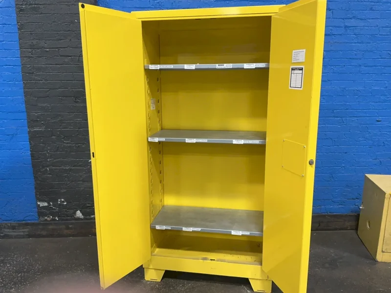 JAMCO PRODUCTS 44 GAL FLAMMABLE CABINET  -  FM44