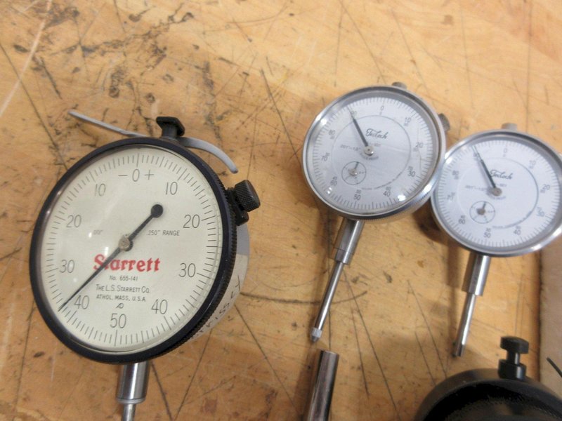 Travel Indicators (5) 0-1" and (1) 0-.250", TeClock, Starrett, Federal and Fowler.- Auction Item