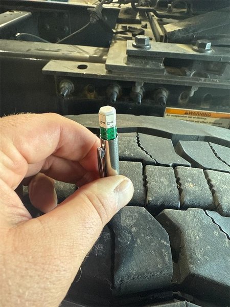 VOLVO VNL64T780 - Trucks