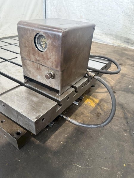 30" X 40" DEVLIEG AIR LIFT ROTARY TABLE. STOCK # 0221026