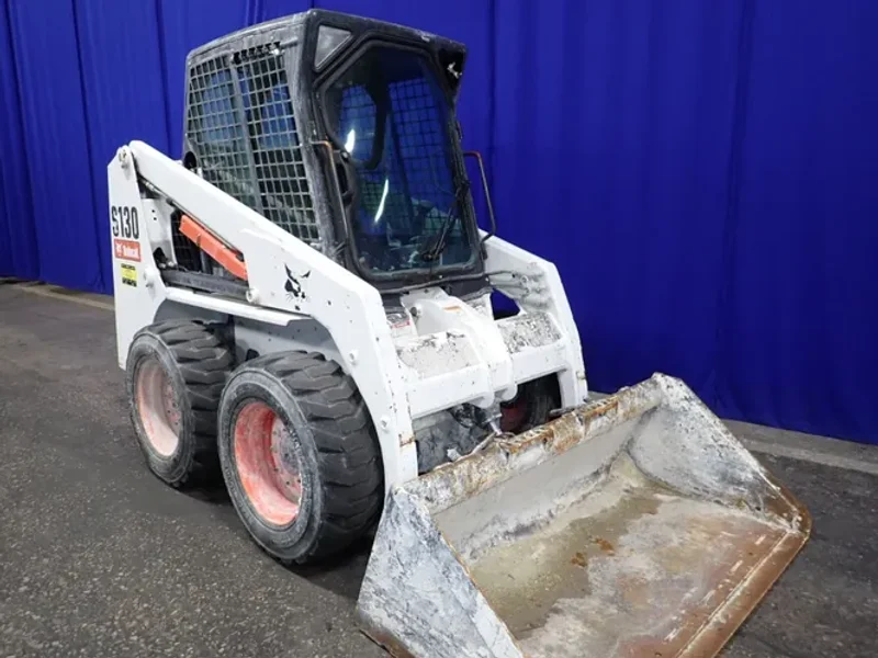 BOBCAT 1300 lbs SKID STEER  -  S130