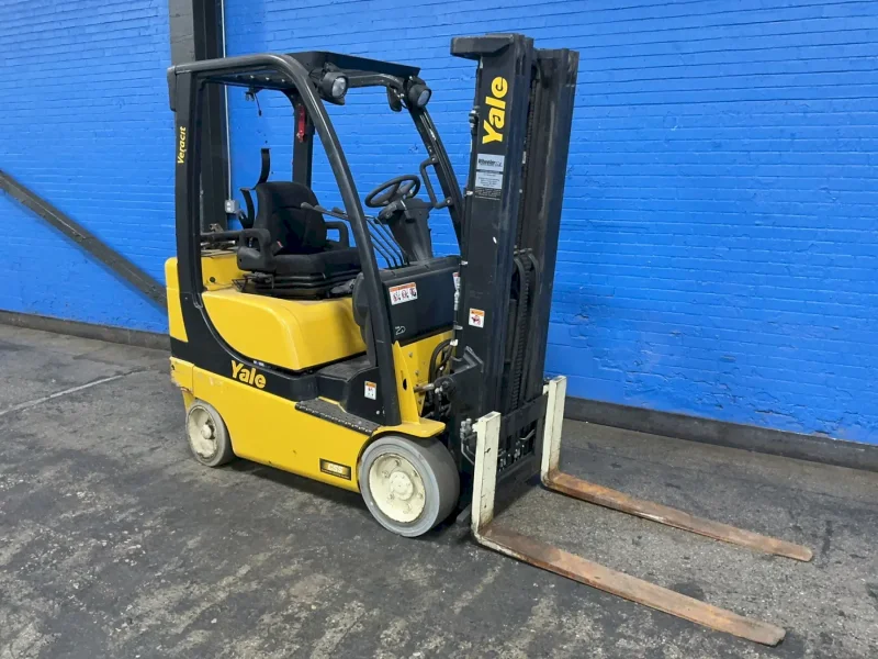 YALE 3250 POUNDS PROPANE FORKLIFT   -  GLC035VXNEAE082