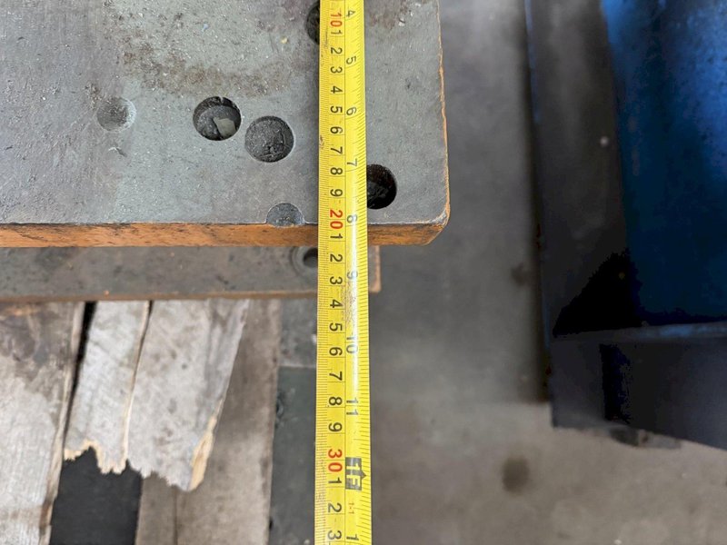 8" WIDE X 40" LONG X 12" TALL PARALLEL RISER SET. STOCK # 0982626