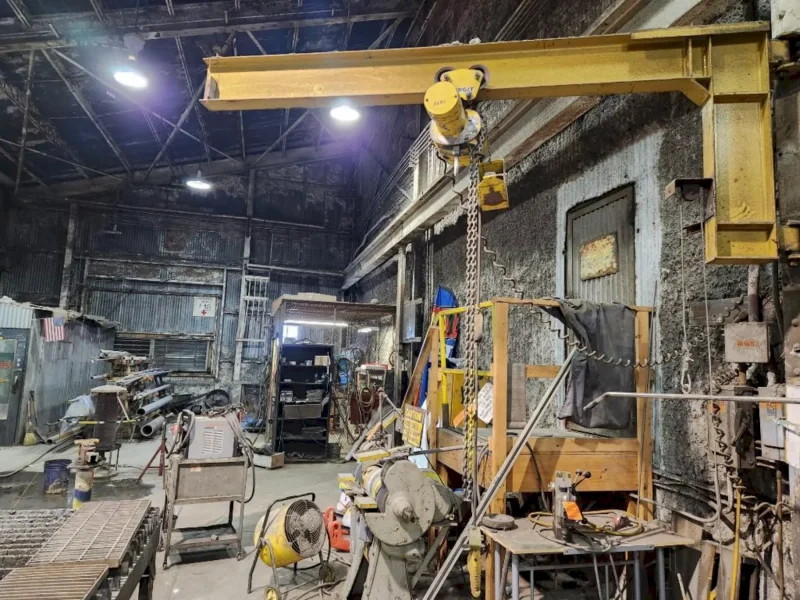 1 TON RELIABLE WALL MOUNTED JIB CRANE W/ 1 TON BUDGIT HOIST W/ TROLLEY: YOBRO #25151