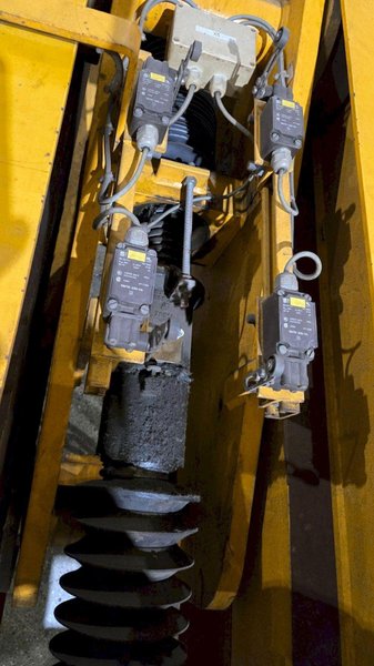 NEUERO 3275 15 TON VEHICLE LIFT USED