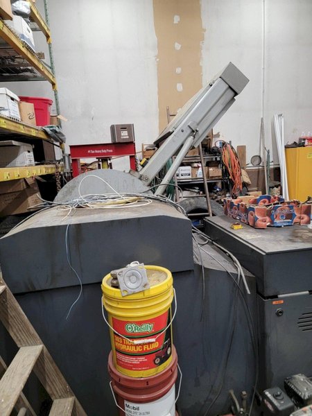 2008 Hyd-Mech V-18 Series II Vertical Bandsaw (#5429)