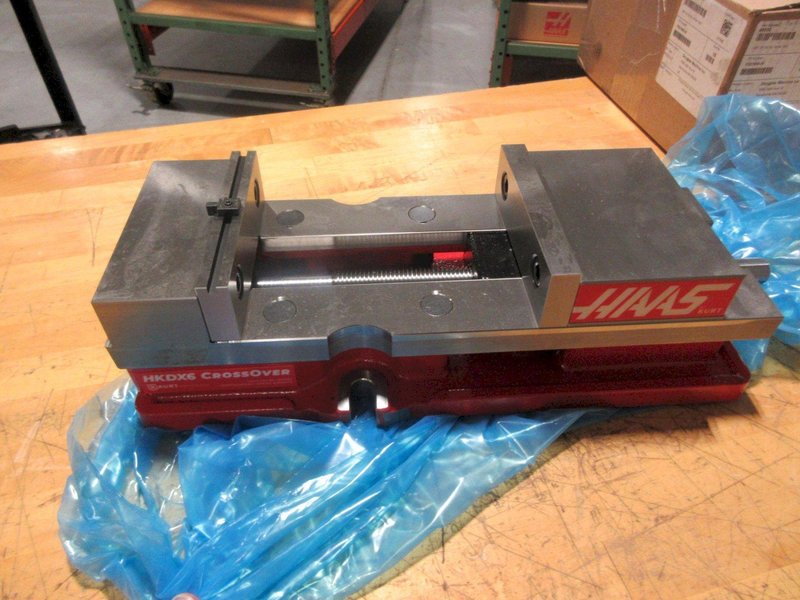 Haas Kurt DX6 6&quot; Machine Vise W/ Steel Hard Jaws &amp; Handle NEW IN BOX!- Auction Item