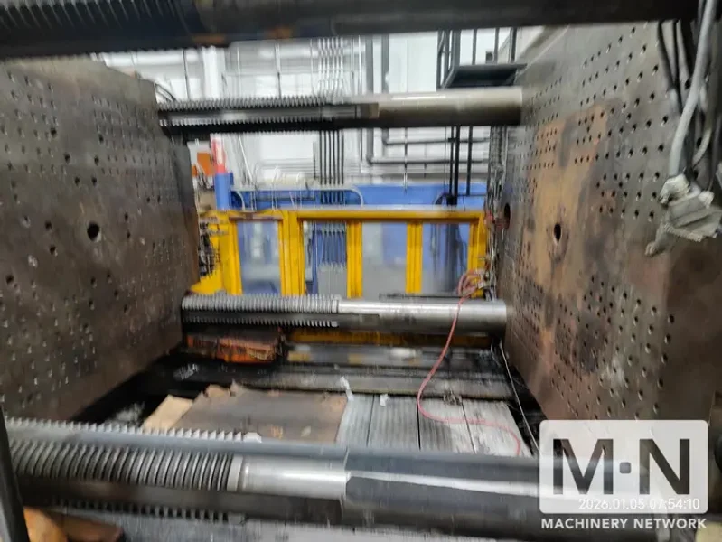 2350 TON 896 OZ HUSKY MODEL QUAD-LOC 2350/RS200/200 INJECTION MOLDING MACHINE MFG 2002