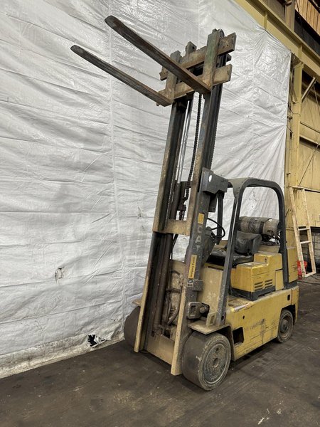 8000 LBS CAT MODEL T80D LP GAS FORKLIFT: STOCK #77665