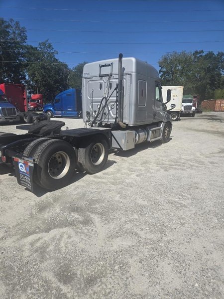 2019 FREIGHTLINER CASCADIA 126 KS7785