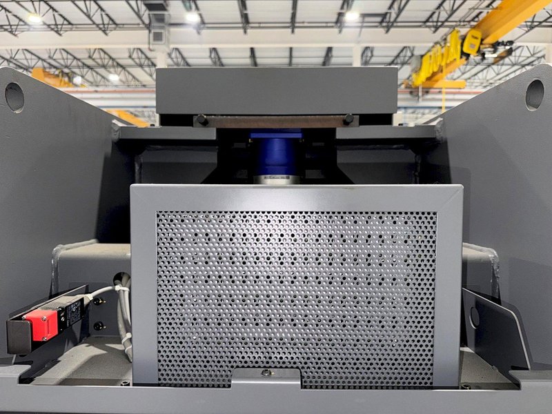 Mitsubishi Diamond BB306 30 Ton 5-Axis Electric Press Brake