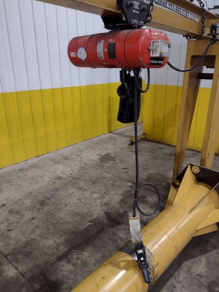 1 TON X 12&#039; X 7&#039; GORBEL FREE STANDING JIB CRANE W/ 1 TON CM LODESTAR ELECTRIC CHAIN HOIST: STOCK #23675