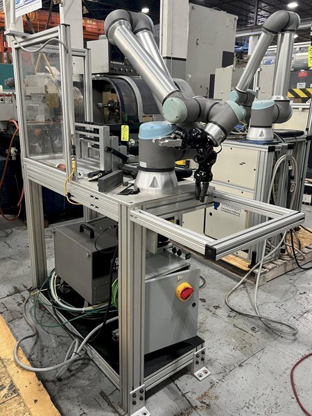 Universal Robots UR10e Cobot With Parts loading base/station. New-2020