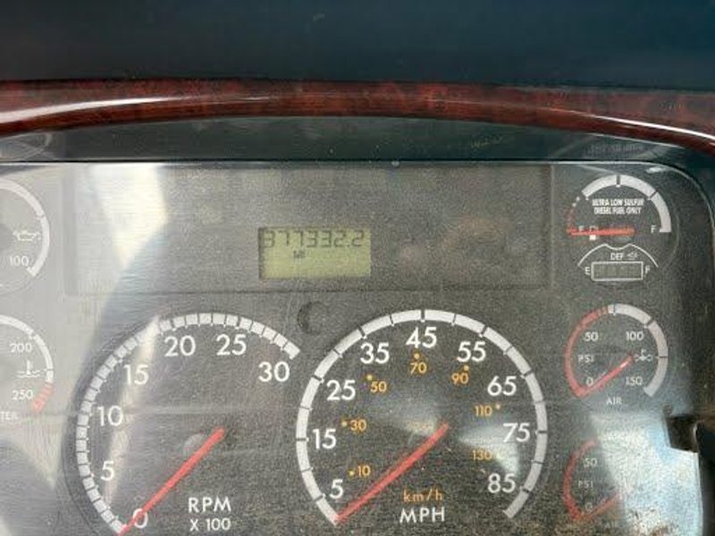 Freightliner Business Class M2 112 Day Cab Truck, 2011 (2)