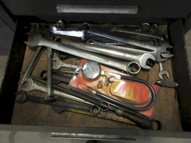 Kennedy 9-Drawer Rolling Tool Chest with Contents- Auction Item