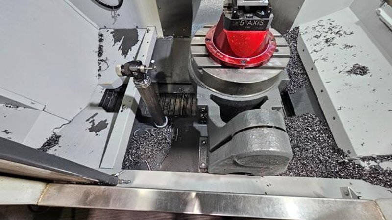 HAAS UMC-500SS 5 Axis horizontal machining Center