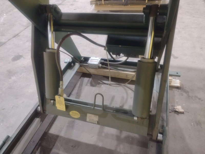 4000 LBS X 60" X 30" SOUTHWORTH MODEL #LS4-36 HYDRAULIC SCISSOR LIFT TABLE WITH ROLLER TOP, 110 VOLT: STOCK #20917