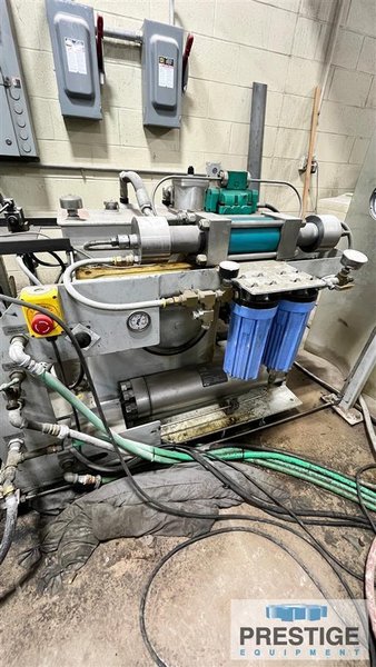 Flow 4&#039; x 4&#039; Mach 2 1313b CNC Water Jet