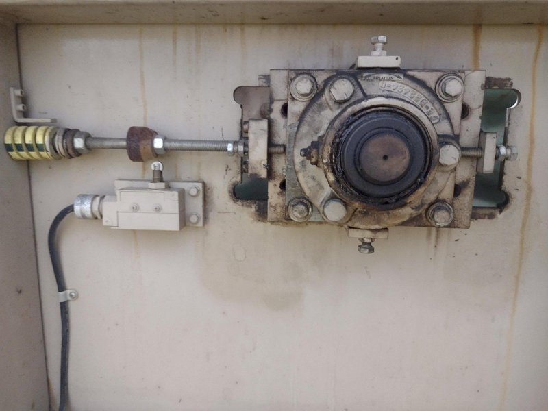 60" X 20" EDGE-SWEETS MODEL #SHR-60-20 HORIZONTAL BANDSAW / SPLITTER SAW: YOBRO #25836