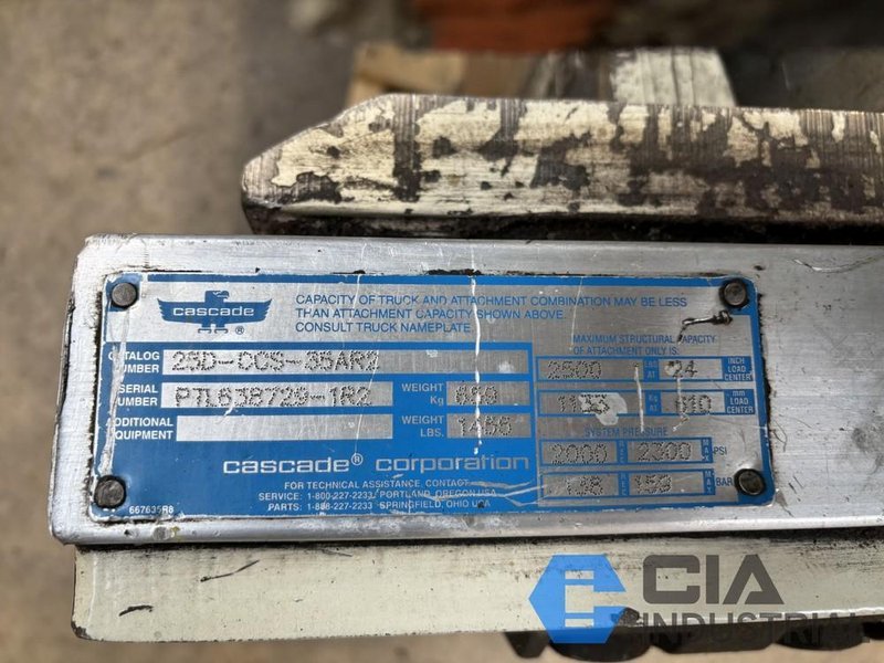 2,500 LB. CASCADE MODEL 25D-CCS-35Q HYDRAULIC CARTON CLAMP ATTACHMENT